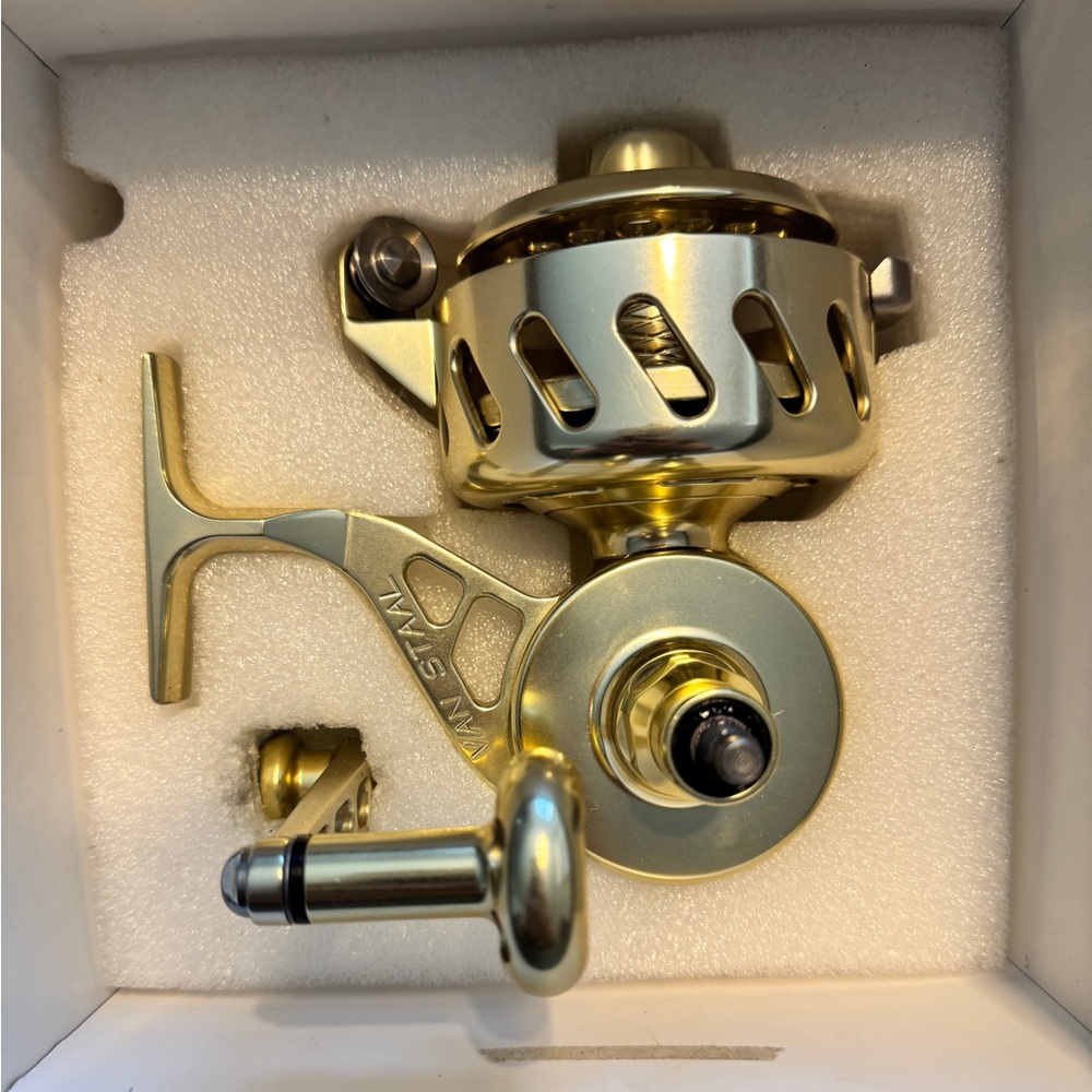 Gold Fishing Reel